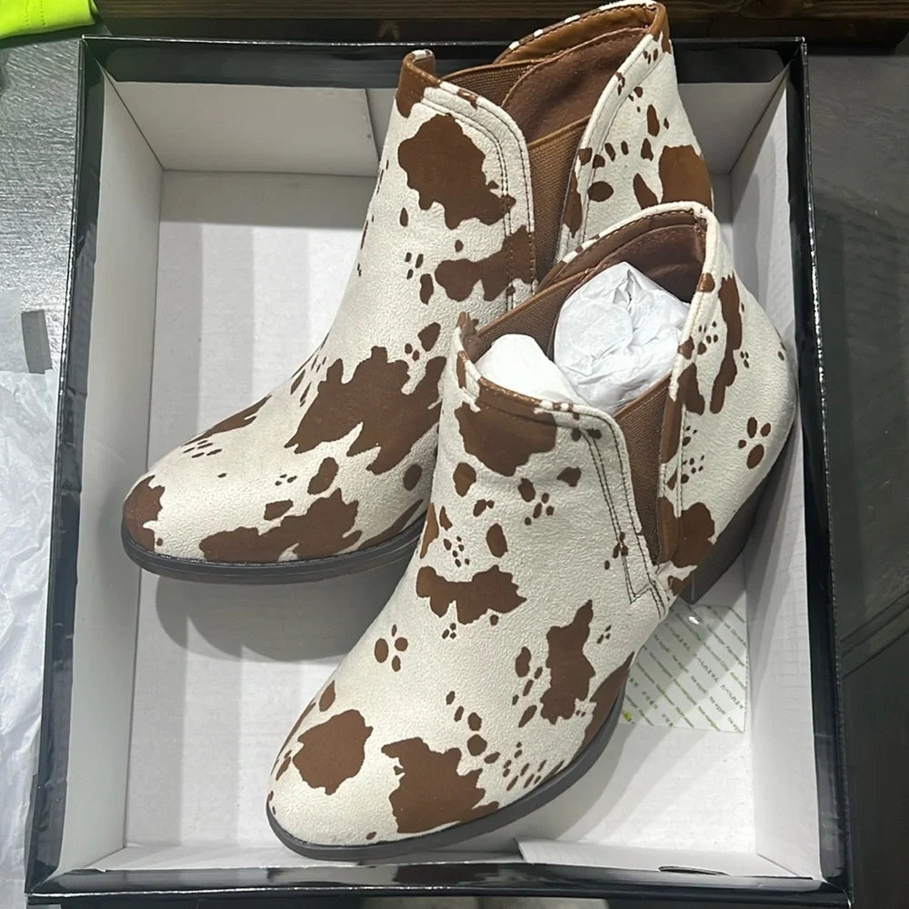 Brand New Size 7 Pierre Dumas Savanna Beige Combo (Cow Print) Booties - Picture 3 of 5